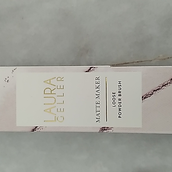 Laura Geller powder - Picture 2 of 7